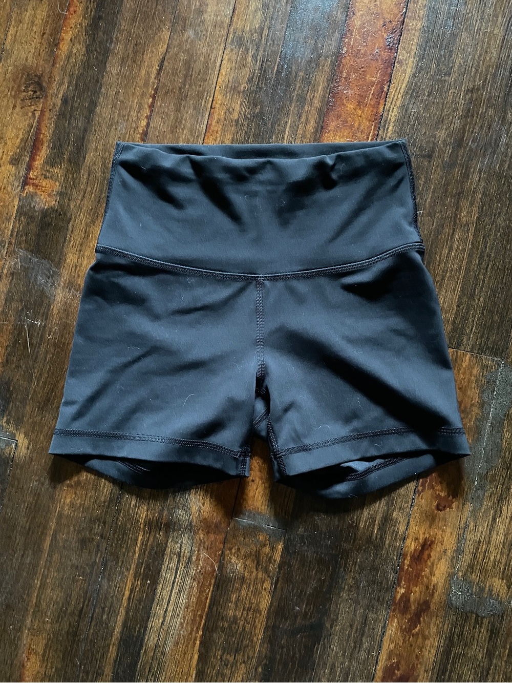 Lululemon Wunder Train bike shorts black 4 inch size 6